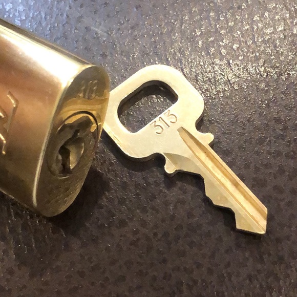 LV Louis Vuitton Padlock Lock & Key 313 - Picture 4 of 6